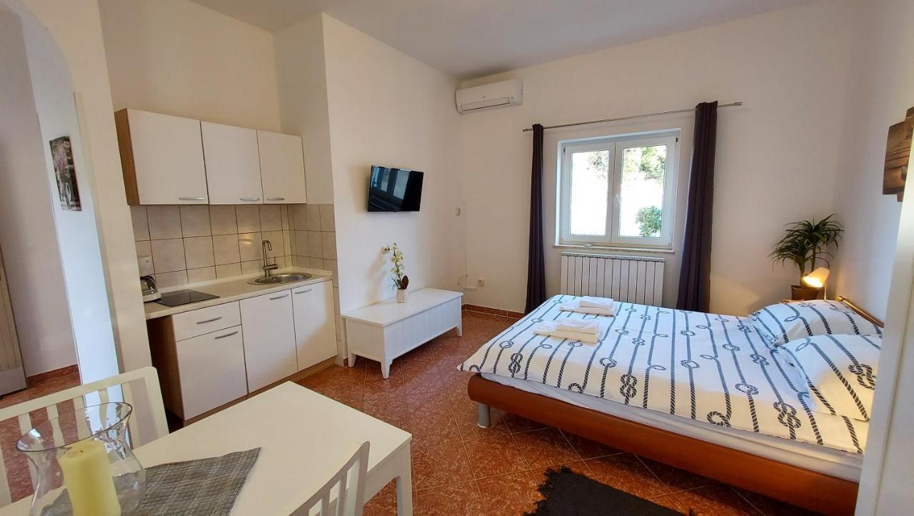 Soline Ada Apartment Пиешчана Увала Екстериор снимка