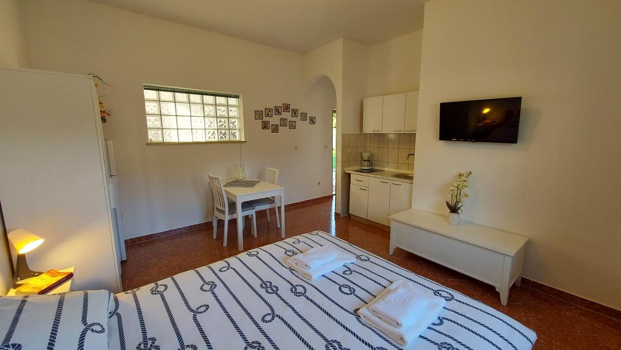 Soline Ada Apartment Пиешчана Увала Екстериор снимка